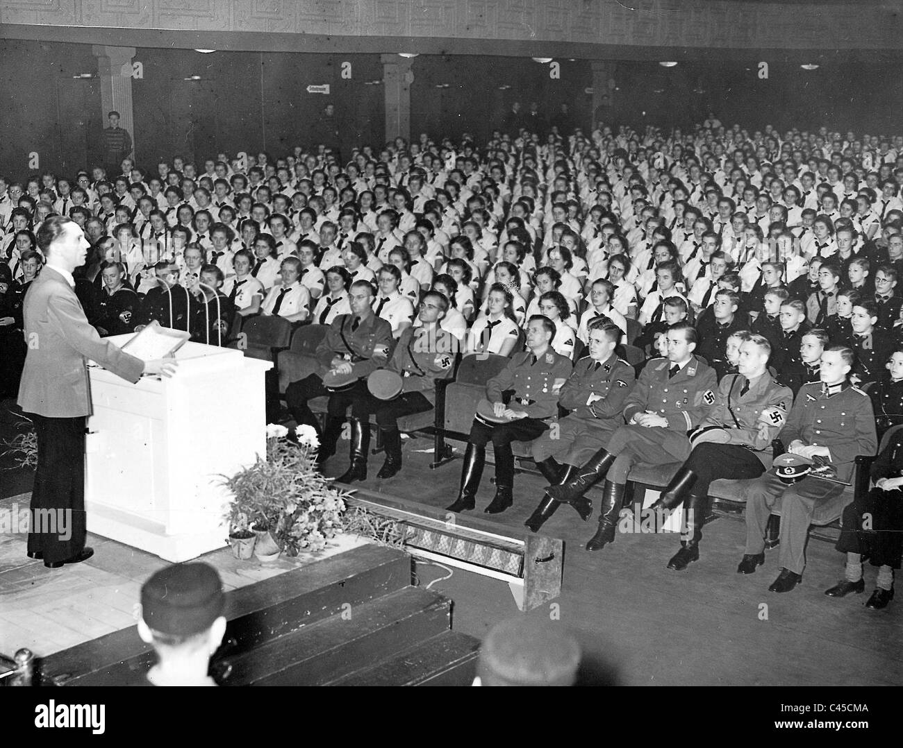 Joseph Goebbels speaks at the Jugendfilmstunde (Youth Film Hour) 1939 Stock Photo