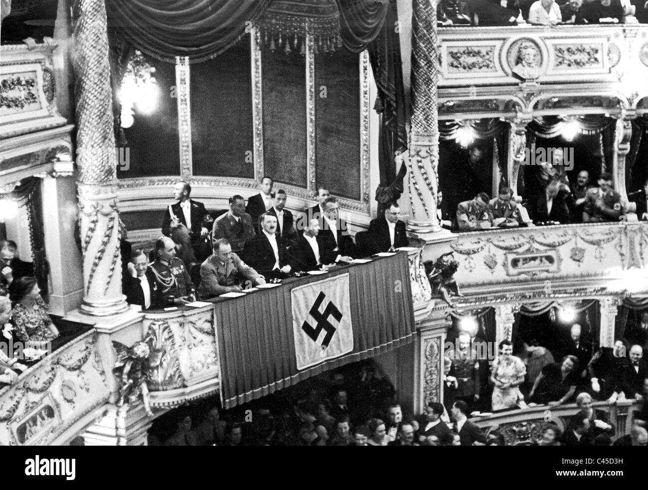 Hitler, Buerckel, Goebbels, Seyß-Inquart, Bormann in the Opera in Vienna Stock Photo