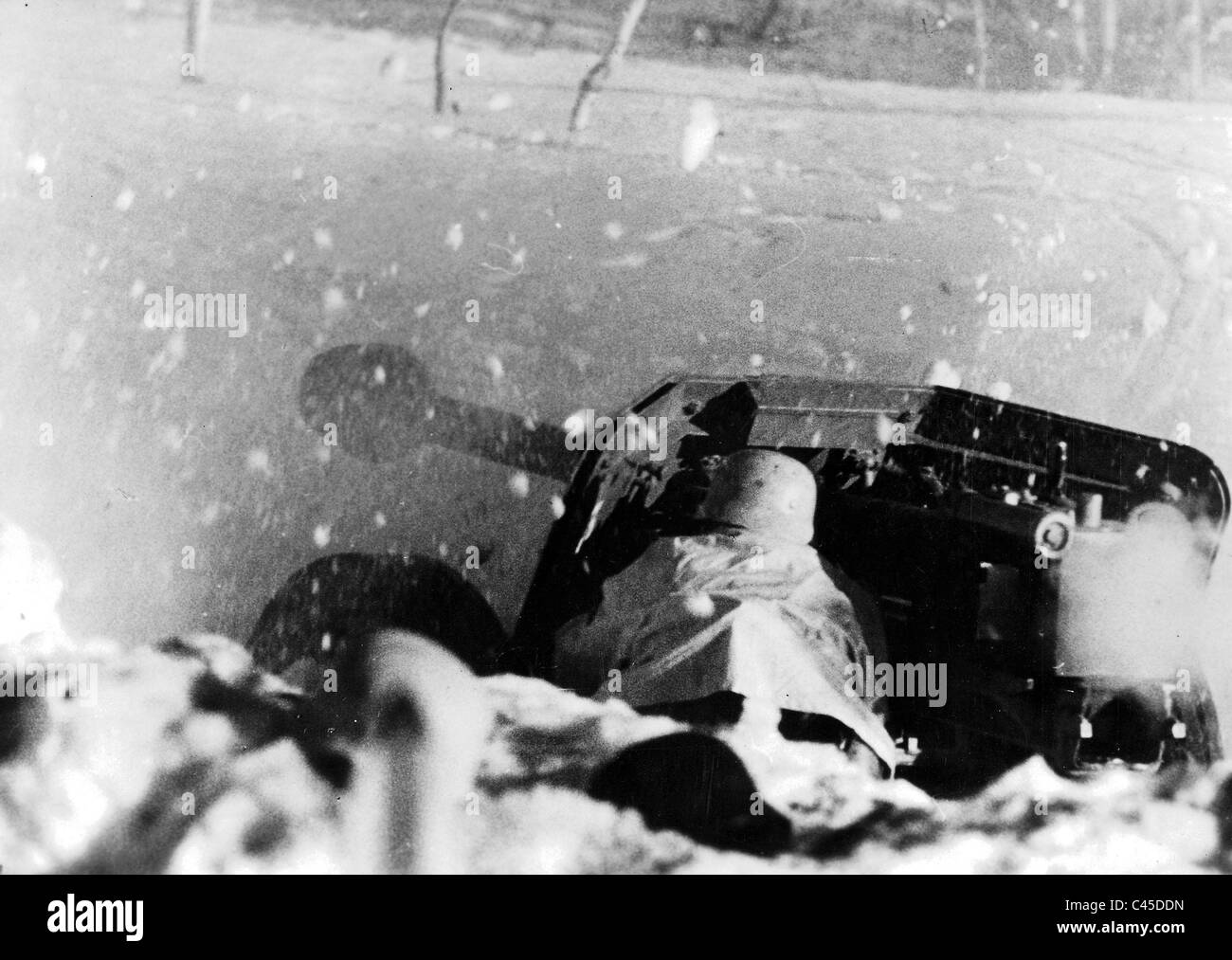 A German anti-tank gun fires at Russian tanks Stock Photo