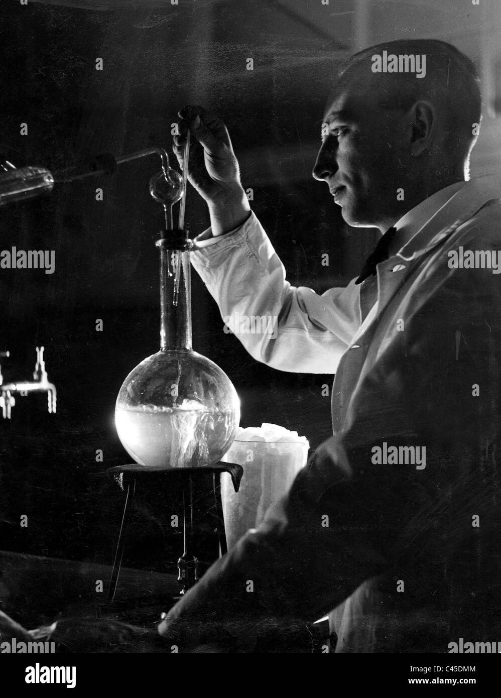 1930s chemist hires stock photography and images Alamy
