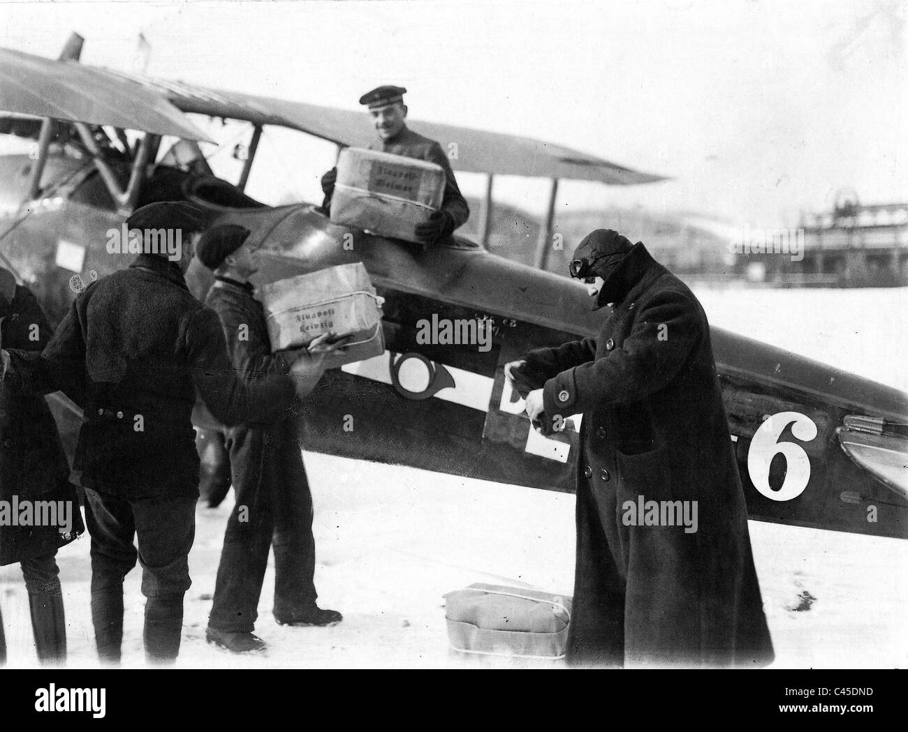 Loading of airmail in Berlin-Johannisthal Stock Photo