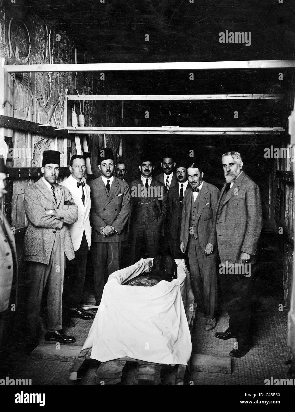 Howard Carter in a royal grave in the Valley of the Kings in Egypt Stock Photo