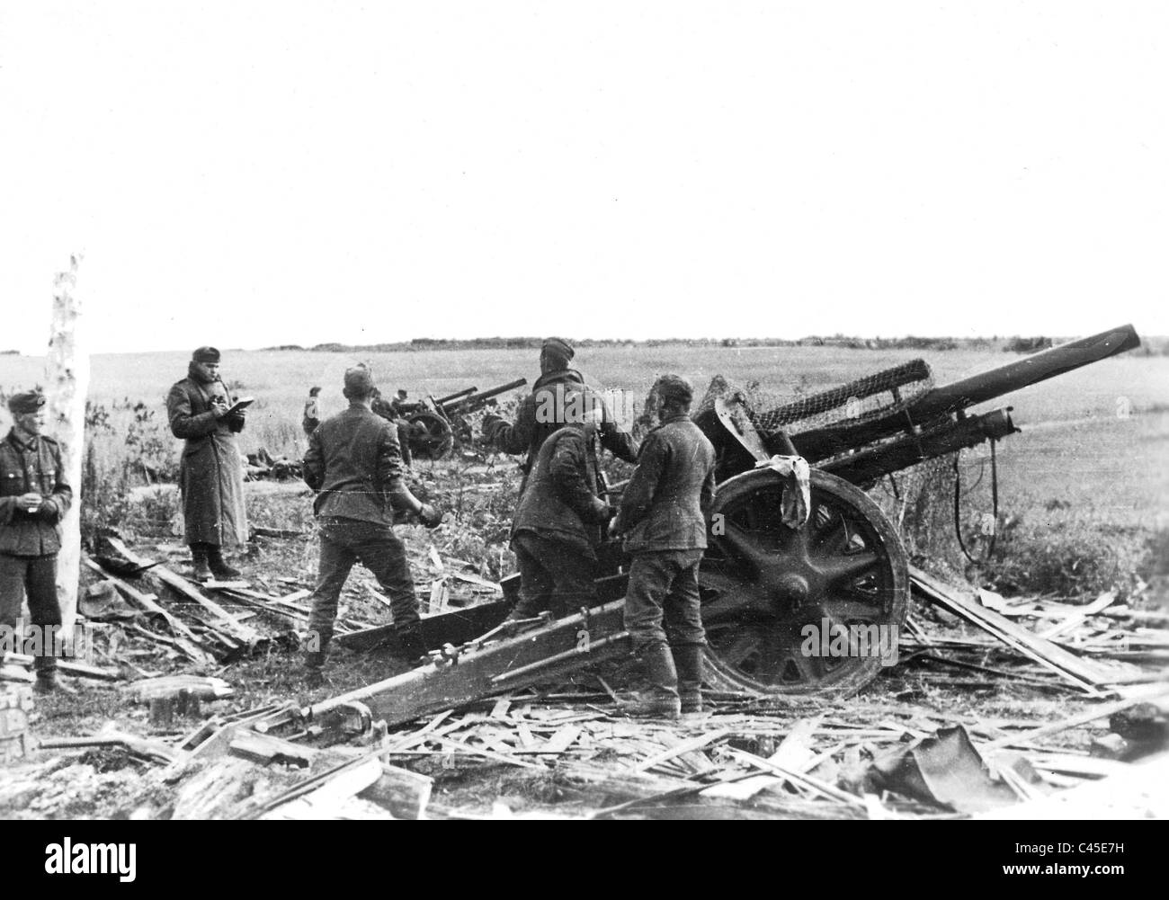 German field howitzers in firing position in Russia Stock Photo