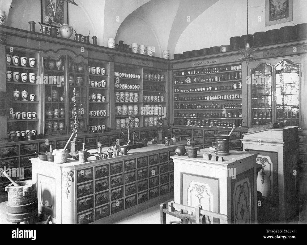 Historical Pharmacy High Resolution Stock Photography and Images Alamy
