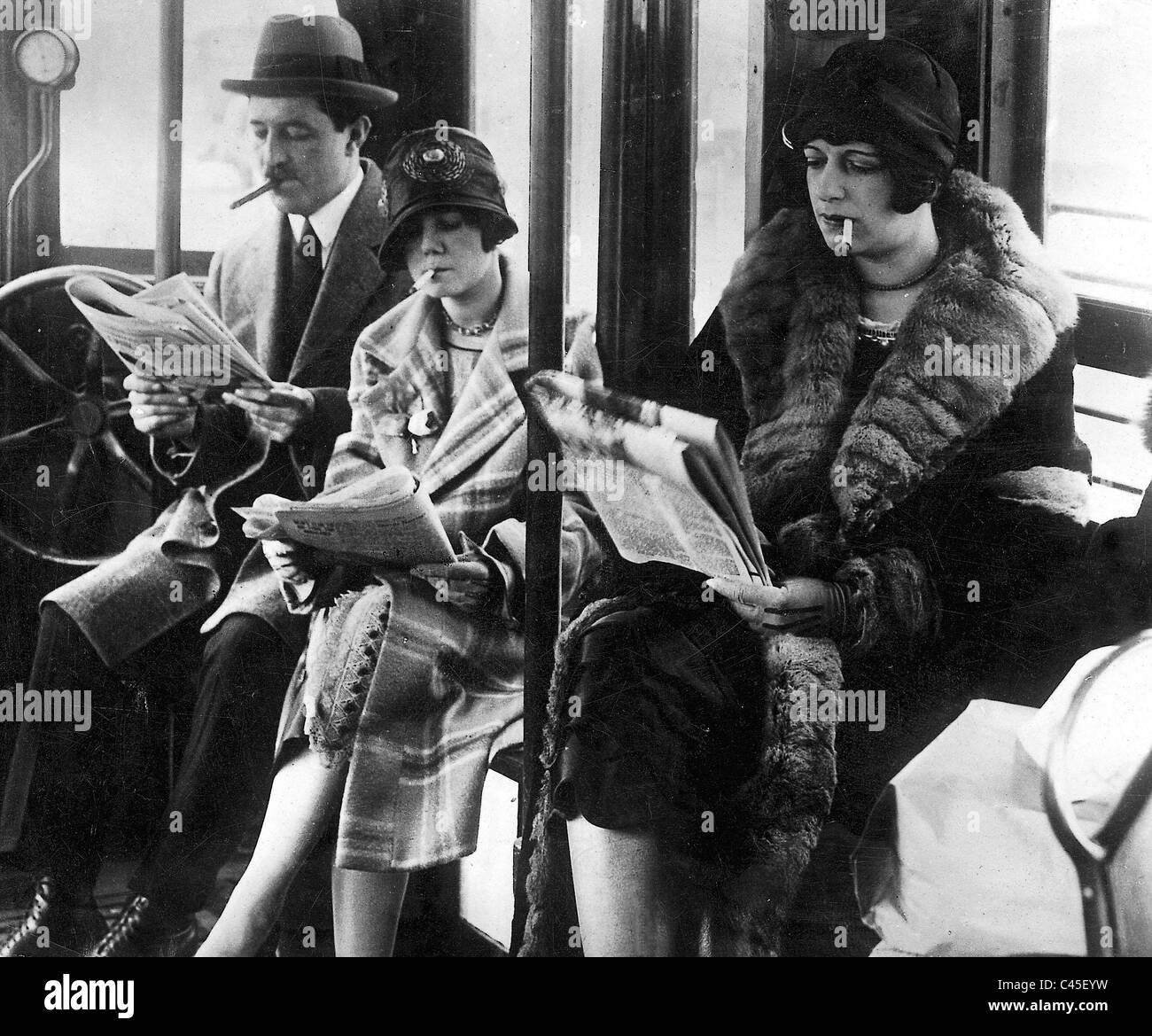 Smoking women, 1925