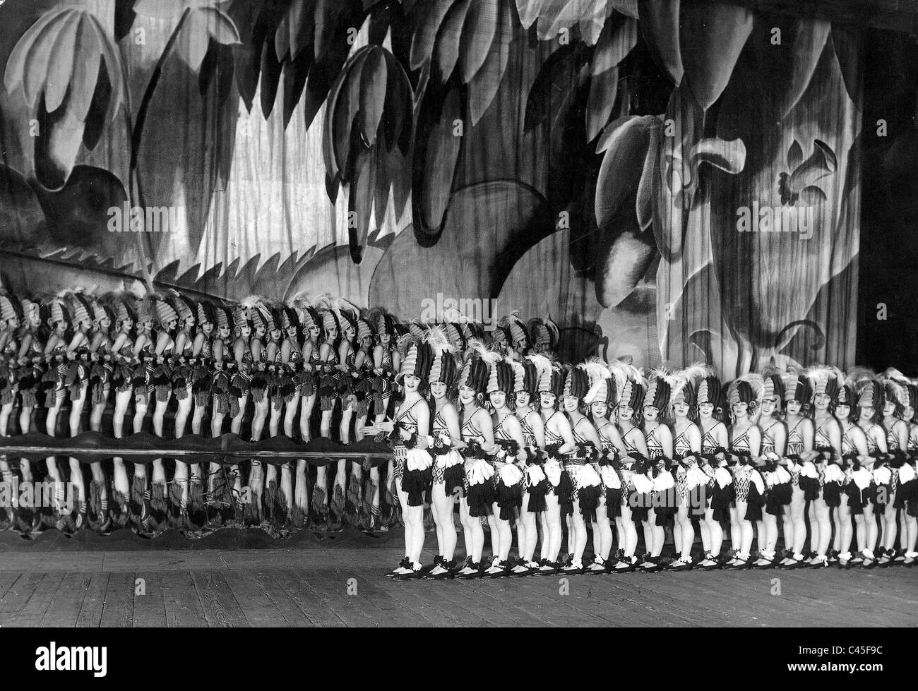 Performance of the Tiller Girls in Berlin, 1925 Stock Photo