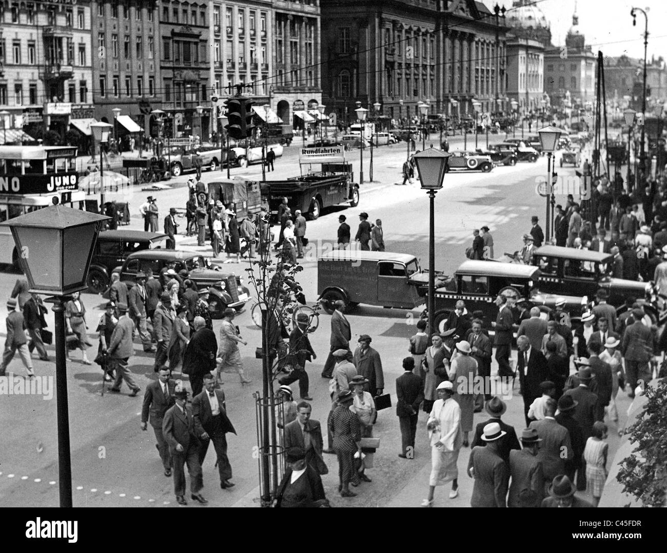 Unter den Linden in Berlin, 1936 Stock Photo