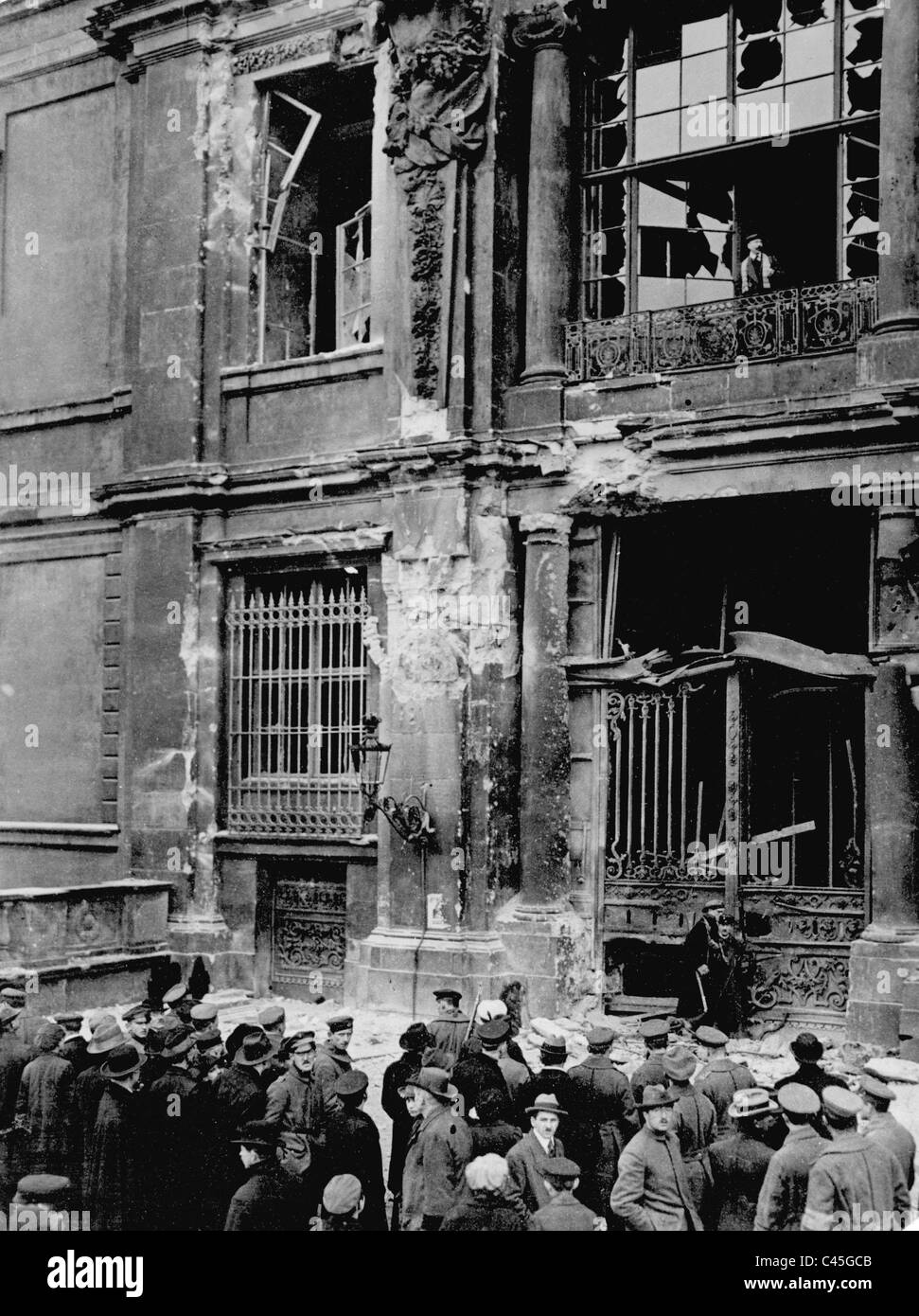 Portal of the Berlin Palace after the bombardment by government forces, 1918 Stock Photo