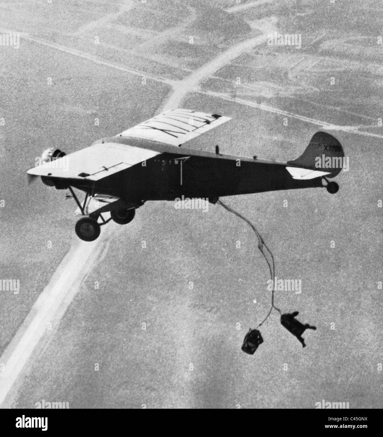 Aircraft passenger with a parachute rescue system, 1932 Stock Photo