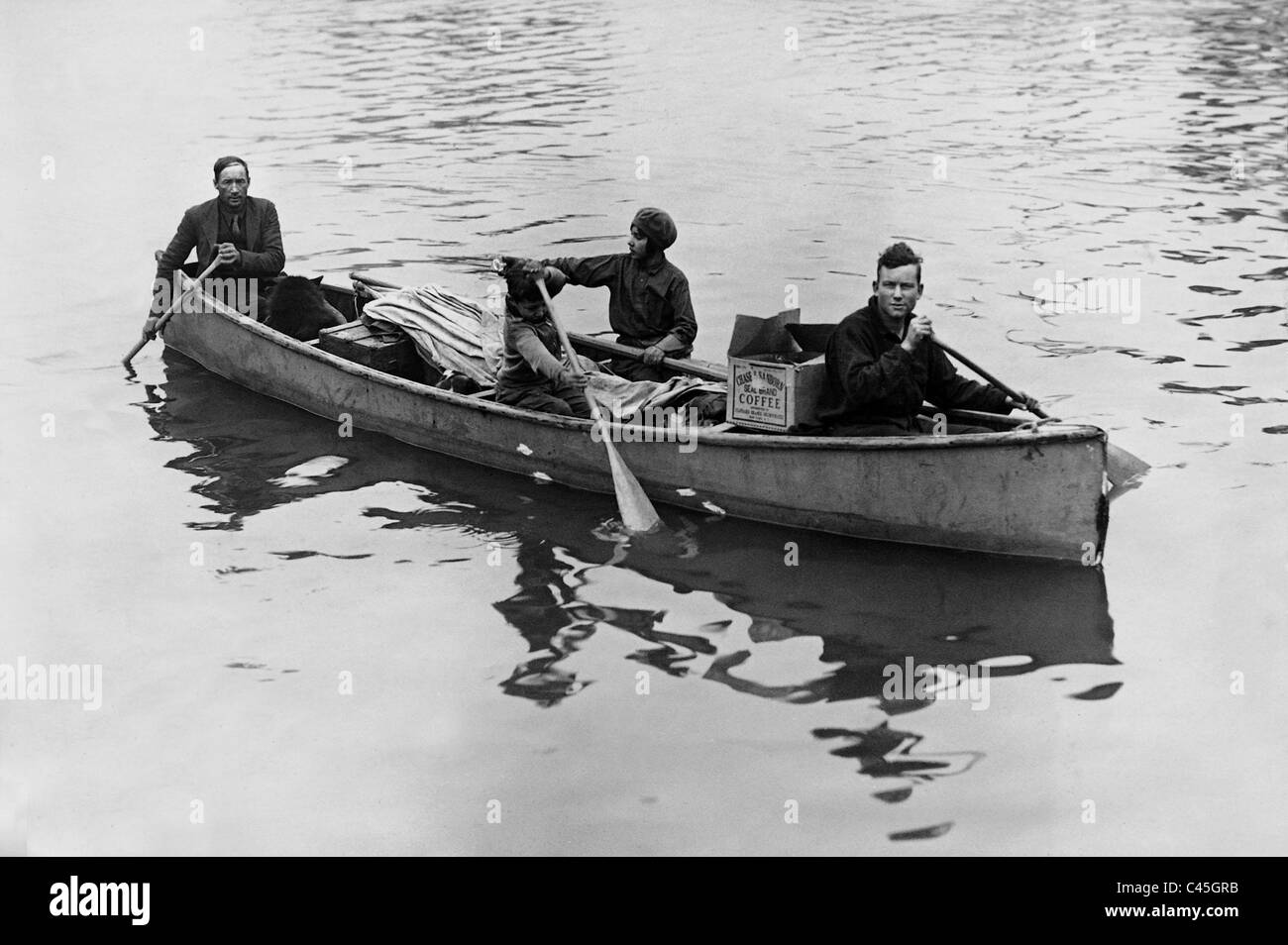 An Eskimo Canoe Stock Photos &amp; An Eskimo Canoe Stock 