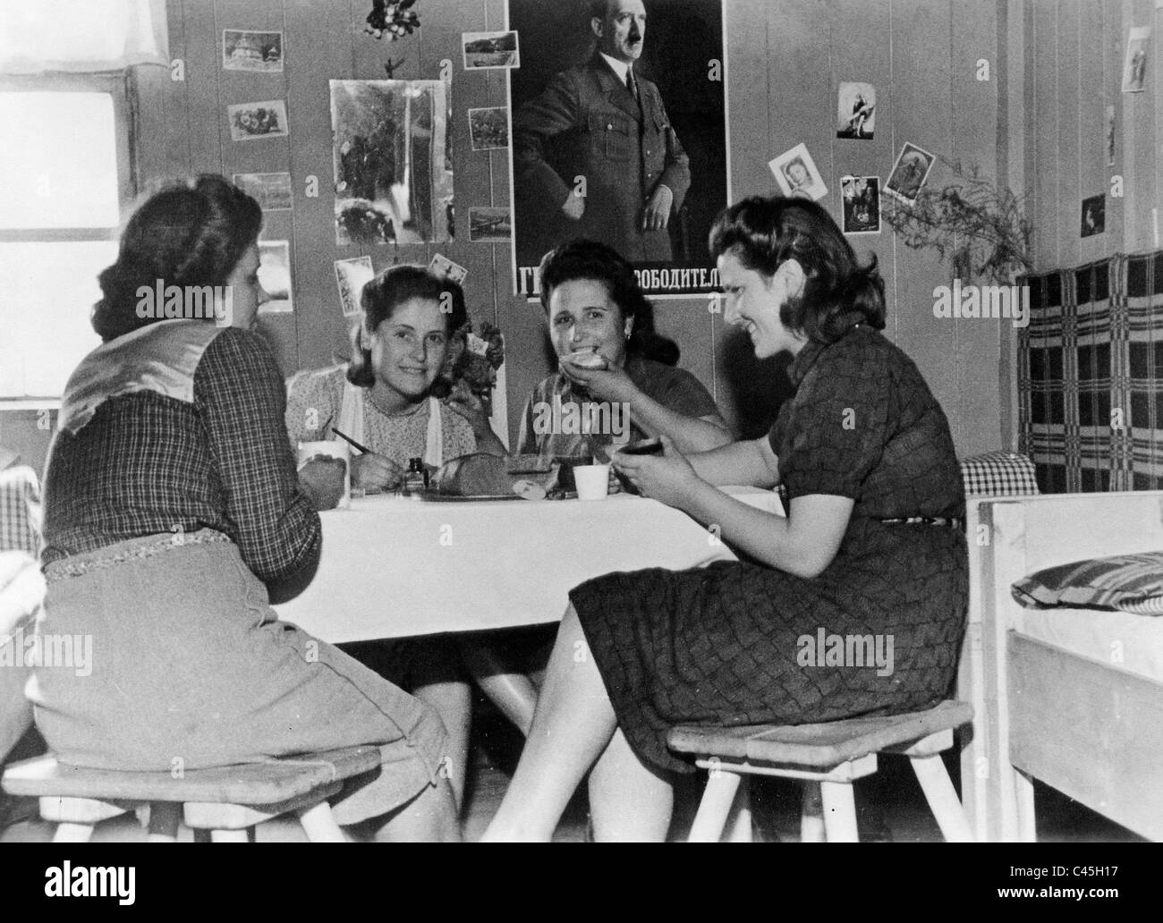Forced laborers eating, 1943 Stock Photo