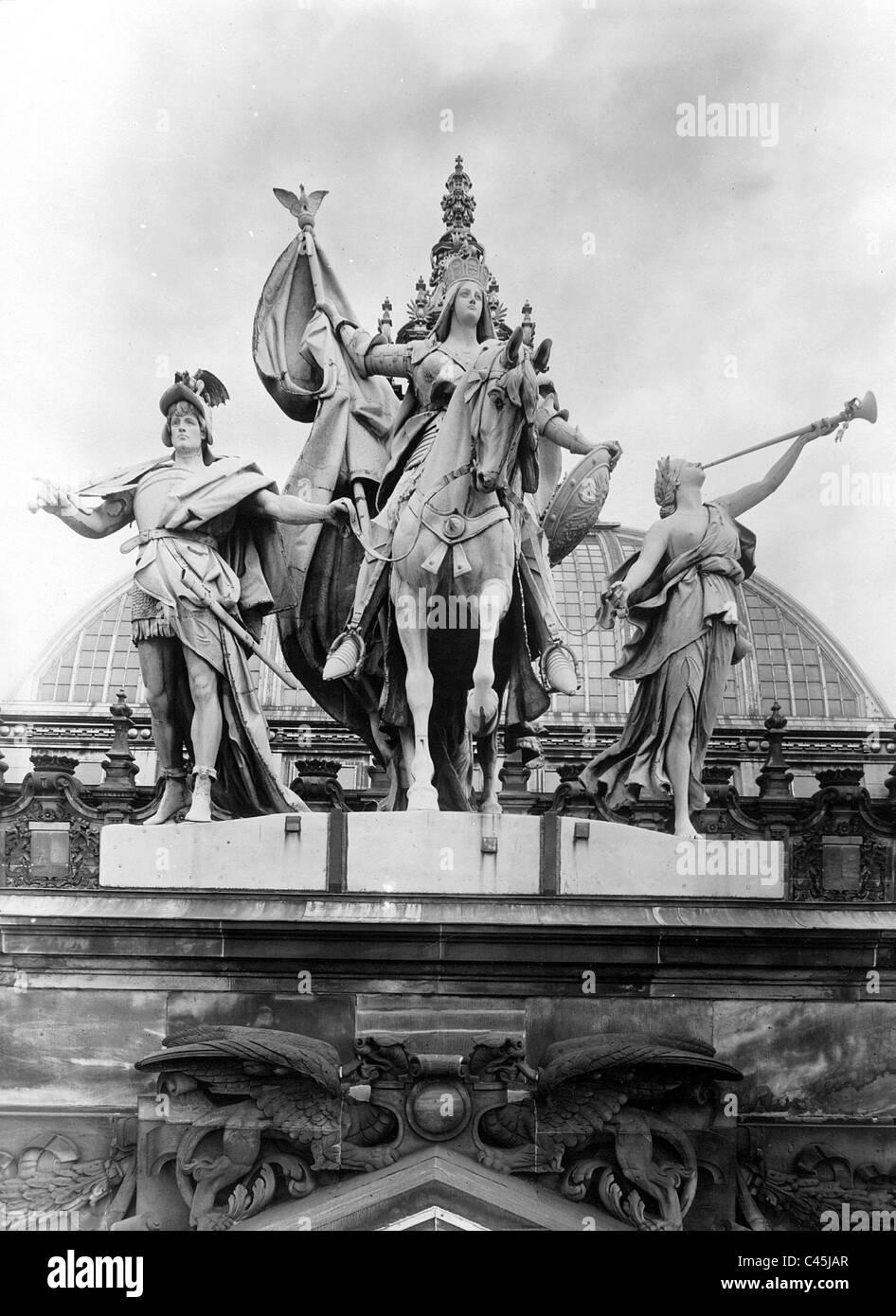 Germania on the Reichstag in Berlin, 1911 Stock Photo - Alamy