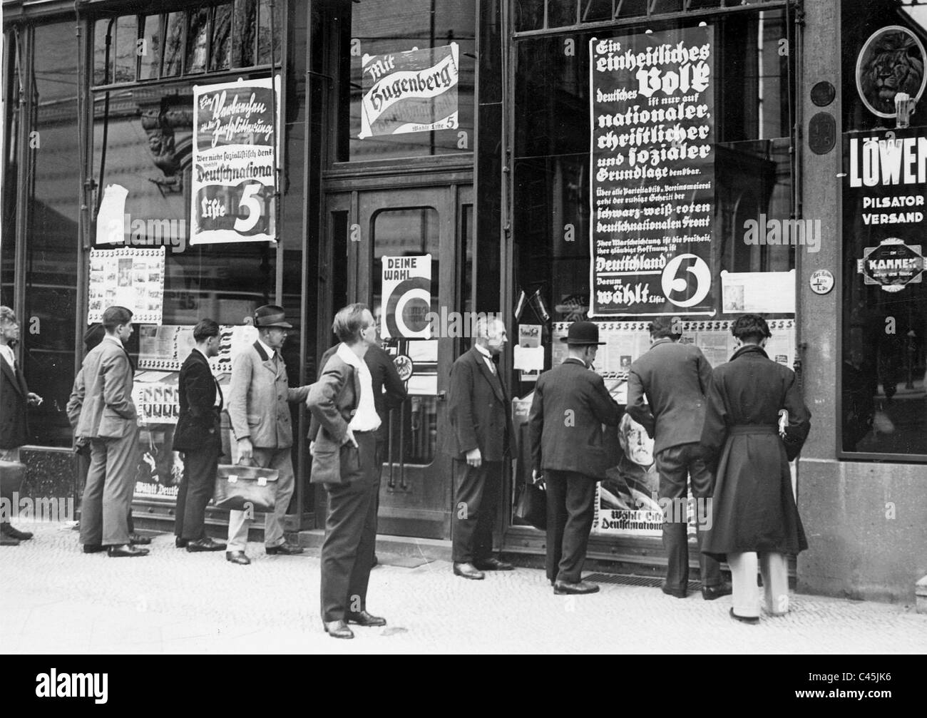 Passers-by in front of a polling station of the DNVP shortly before the Reichstag election on 31. July 1932. Stock Photo