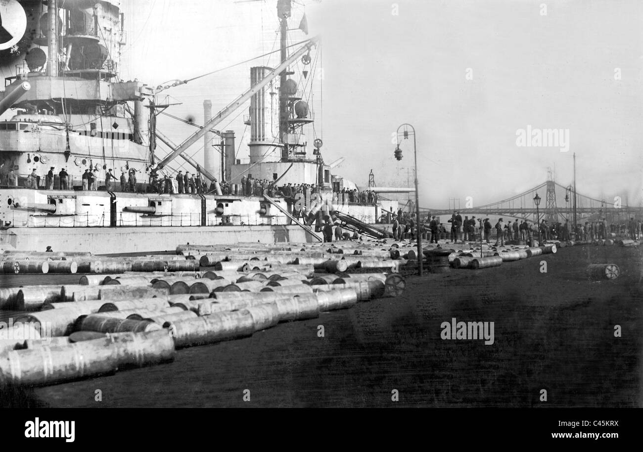 Ships of the deep-sea fleet in the Wilhelmshaven harbor, 1918 Stock Photo
