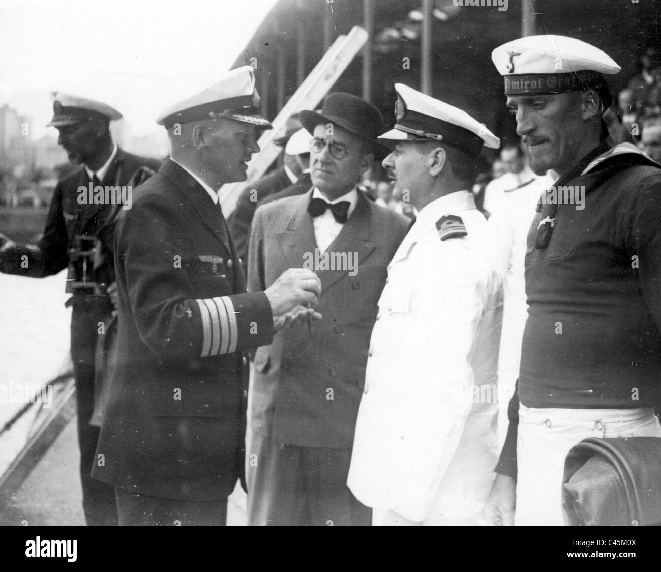 Captain Langsdorff talks with Argentinean officers Stock Photo