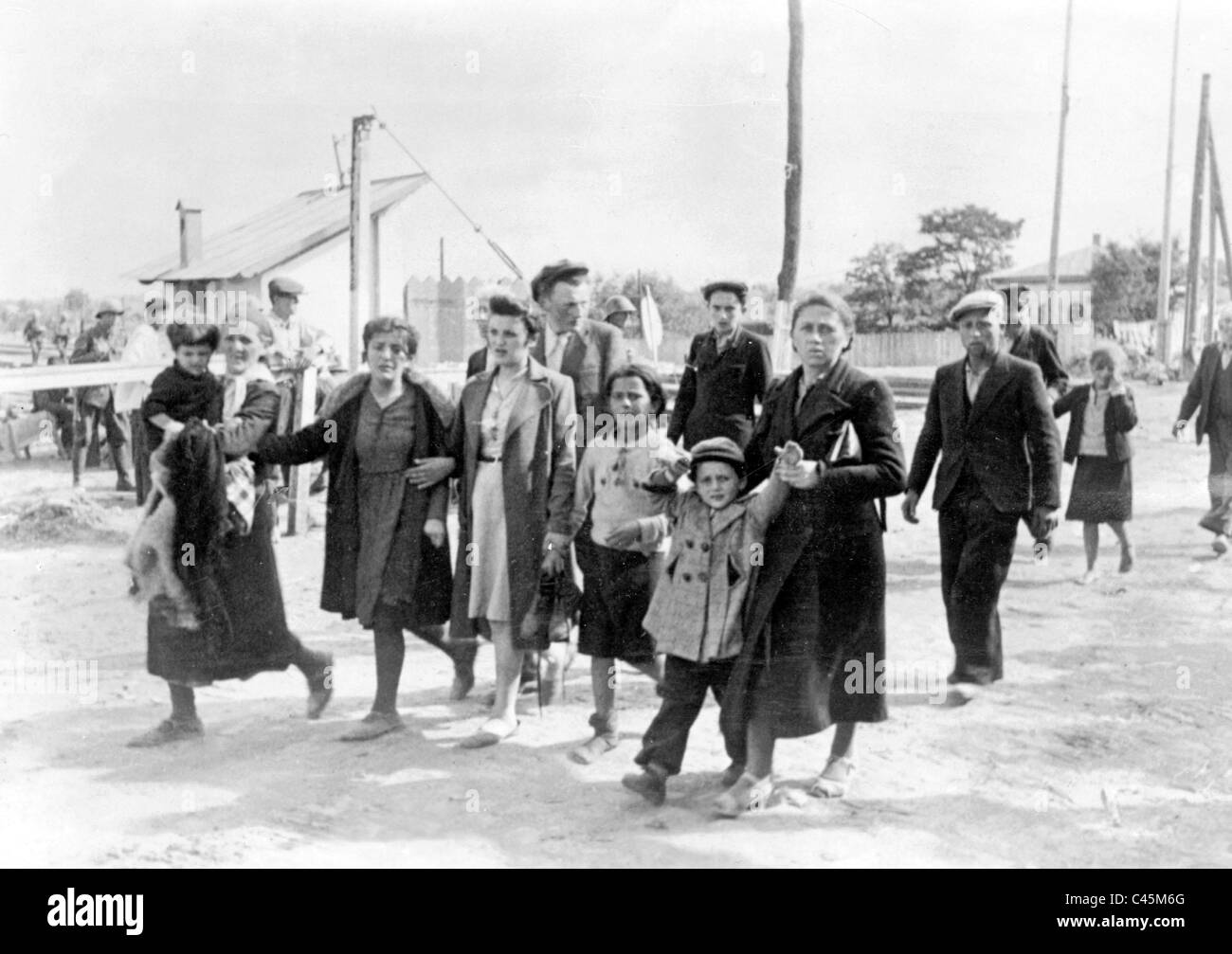 Jewish families are rounded up by Romanian troops, 1941 Stock Photo