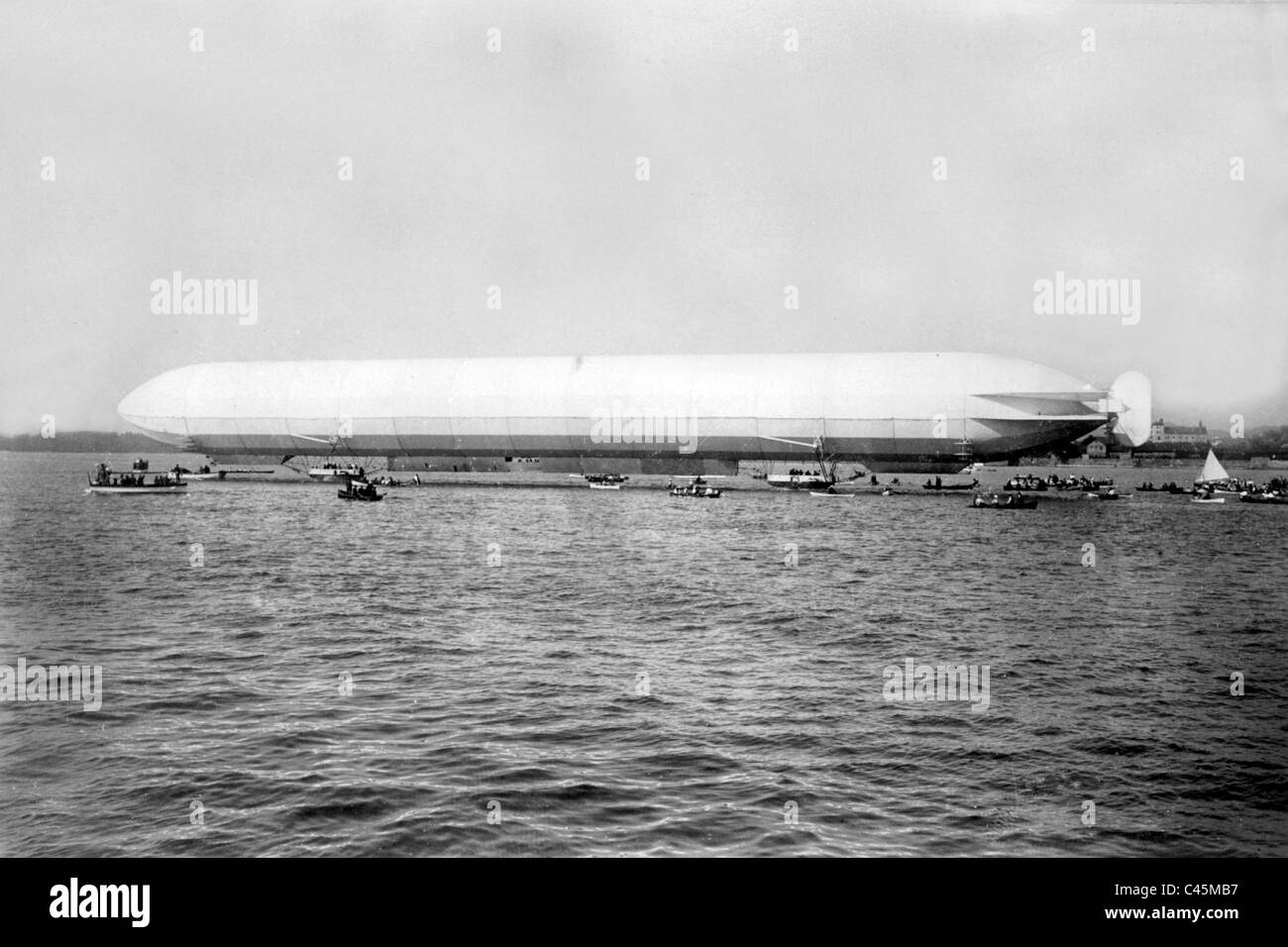 Zeppelin airship 'LZ 3'in Lindau, 1909 Stock Photo