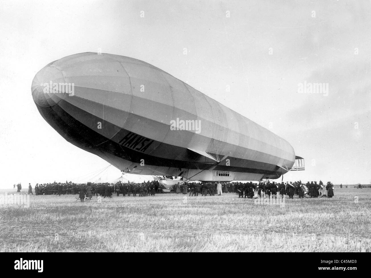 The Zeppelin airship 'Hansa' (LC 13) after landing, 1912 Stock Photo