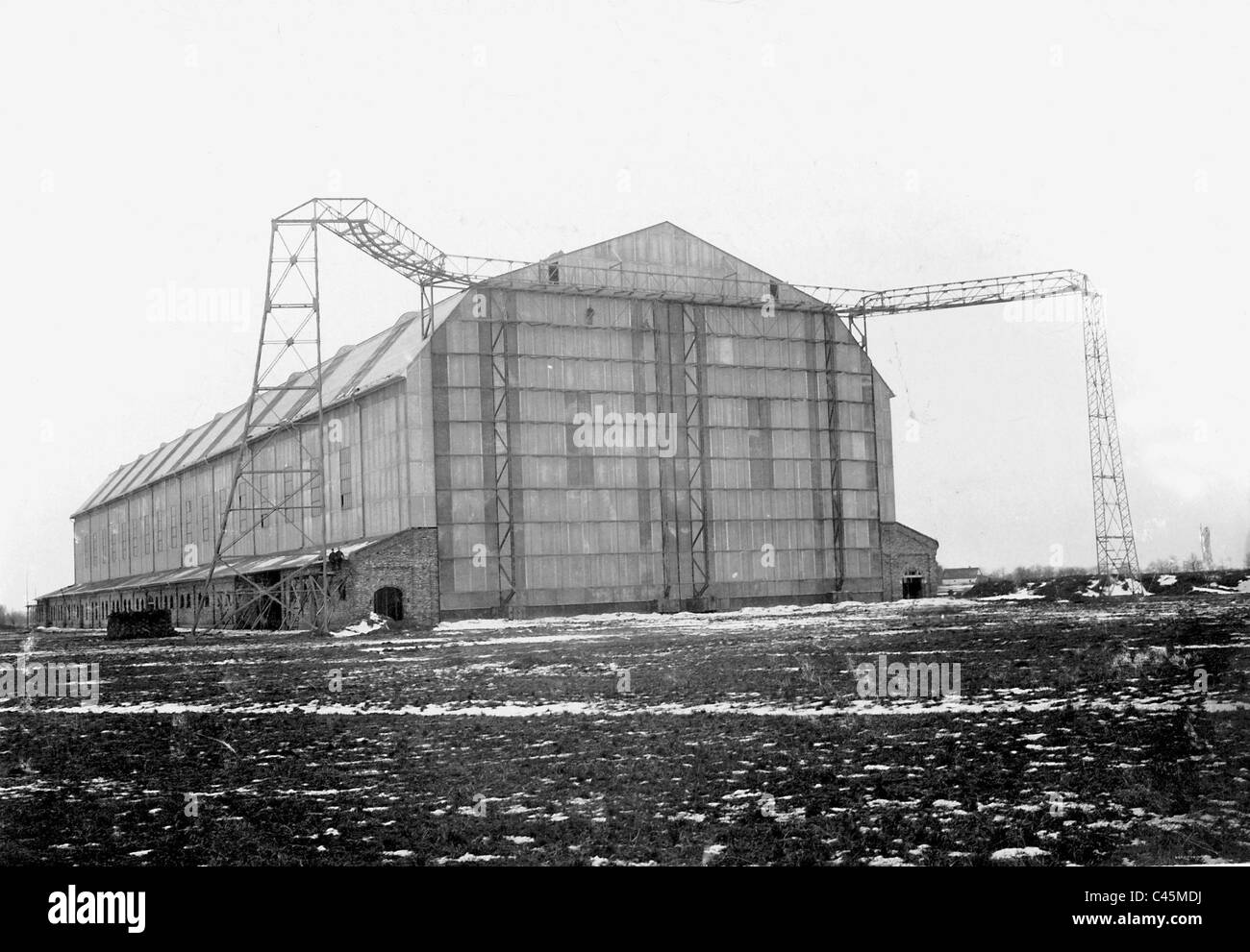 Airship hangar for military Zeppelins in Koenigsberg, 1911 Stock Photo