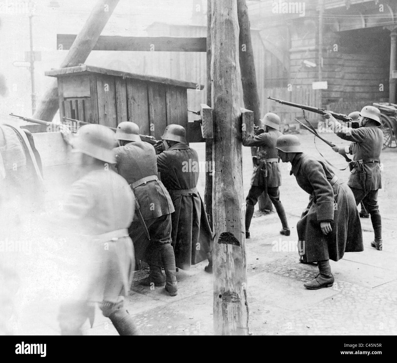 Government troops during the Spartacus uprising in Berlin, 1919 Stock Photo