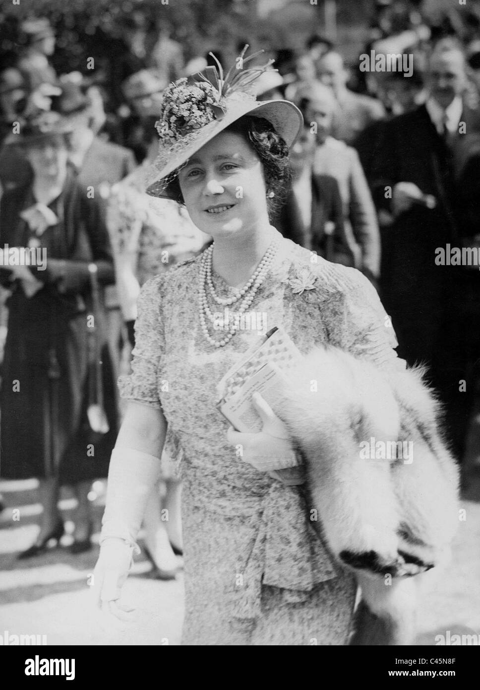 Queen elizabeth 1945 hires stock photography and images Alamy