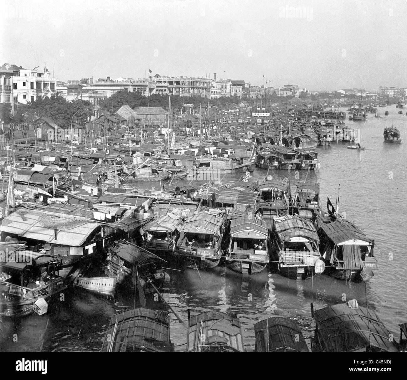 Houseboats in Shanghai, 1937 Stock Photo