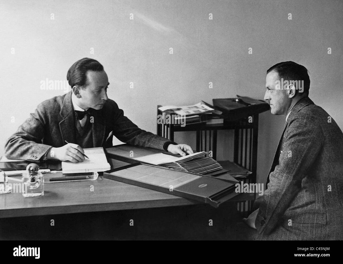 Consultation with the 'Enforcement of the Berlin Bar', 1933 Stock Photo