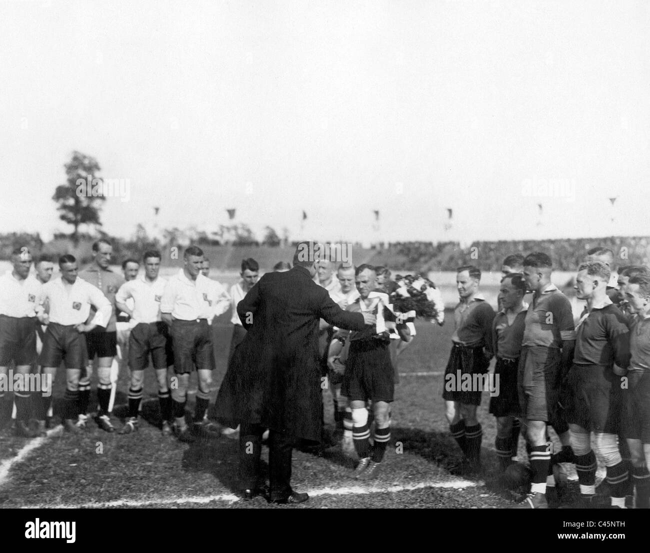Before the game between Nuremberg and Hamburg, 1922 Stock Photo