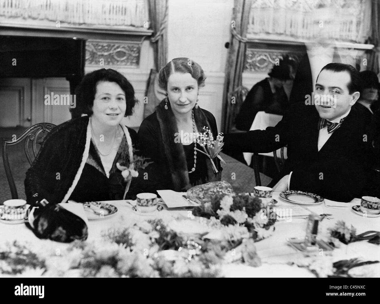 Betty Stern, Thea von Harbou and Fritz Lang in the Berlin Hotel Kaiserhof (imperial court), 1930 Stock Photo