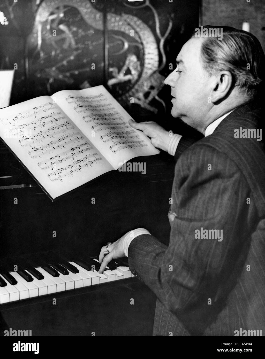 Hans Leibelt at the piano, 1941 Stock Photo