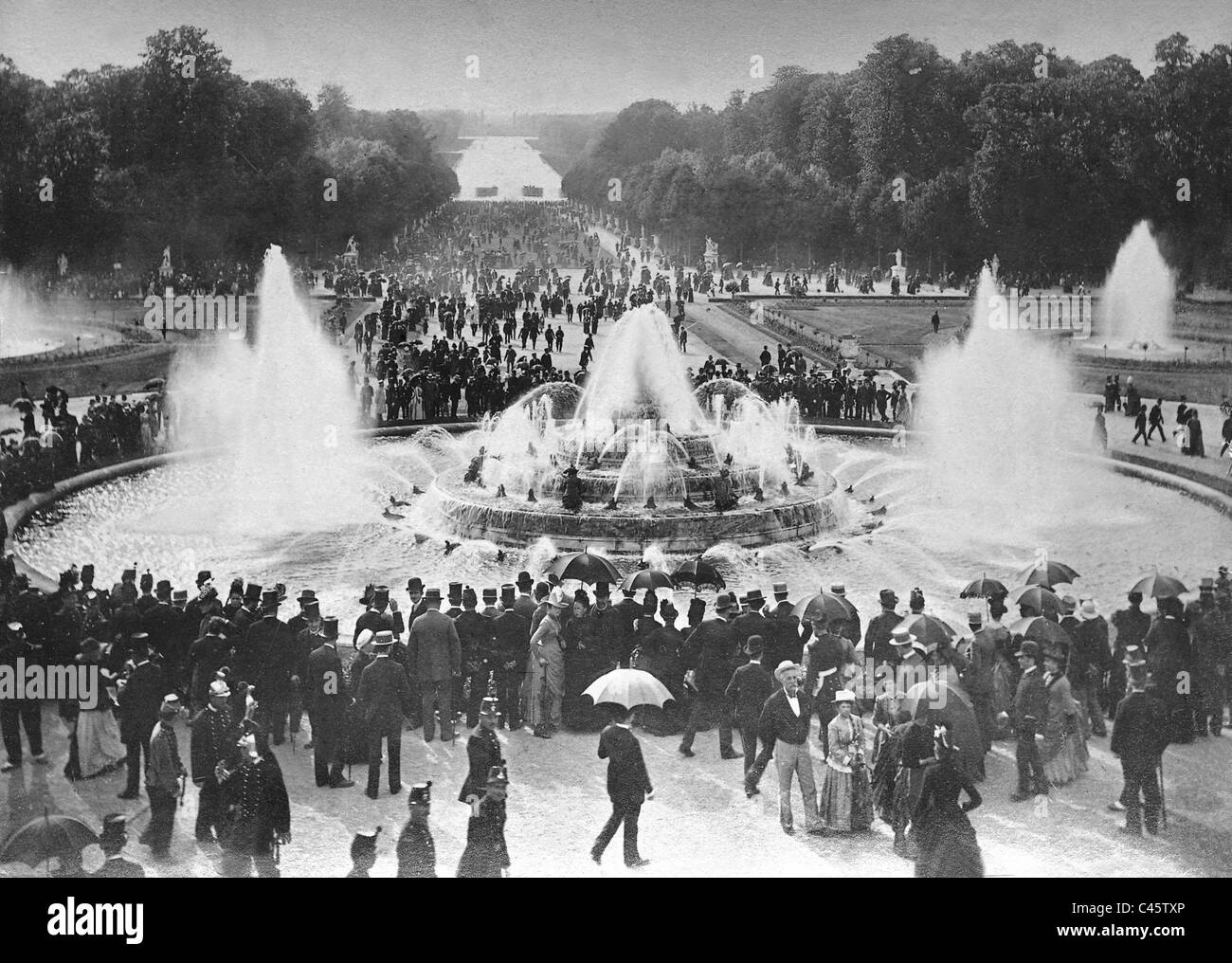 Fountain in the palace gardens at Versailles, 1904 Stock Photo