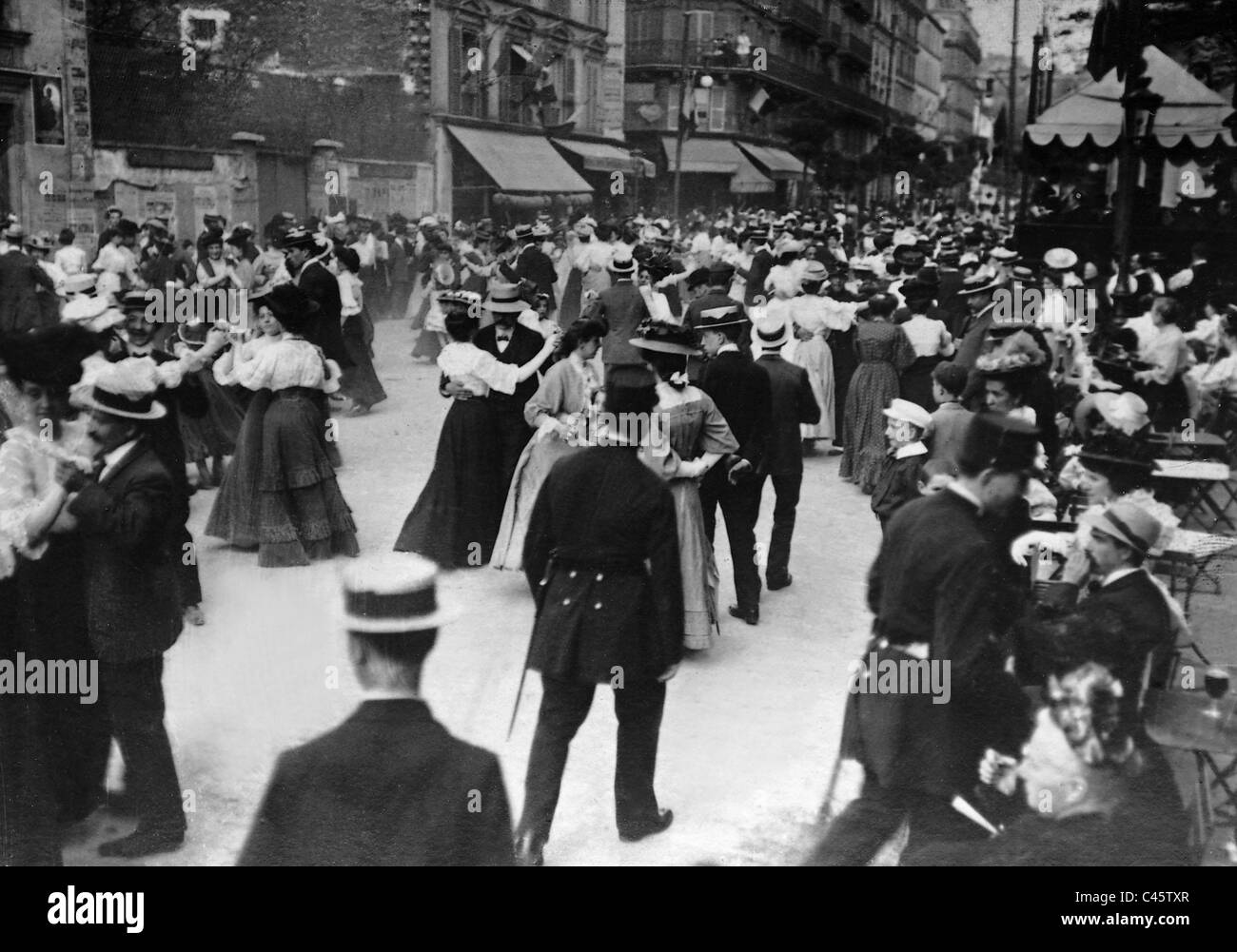 1909 paris hi-res stock photography and images - Alamy