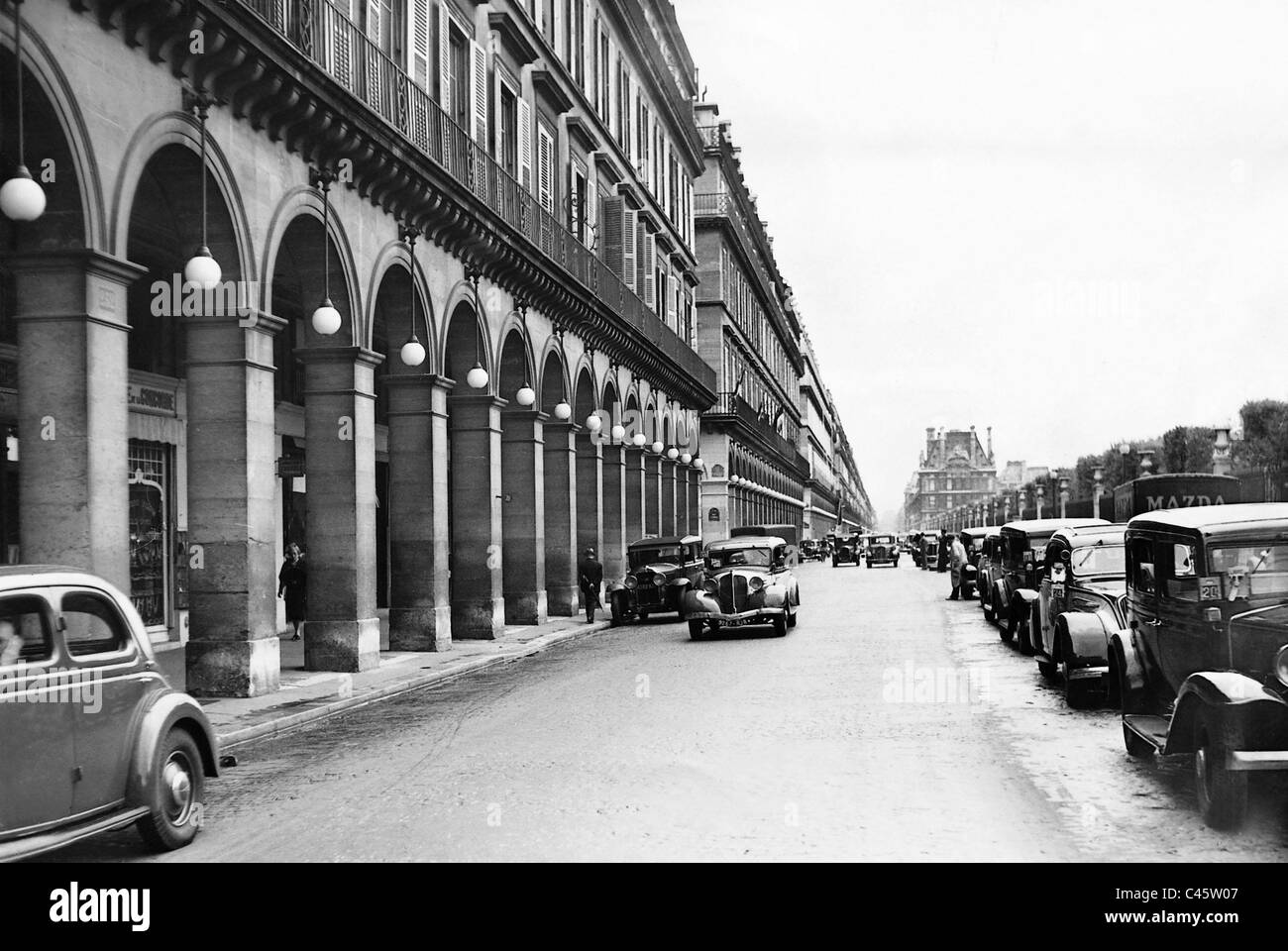 Road traffic in the Rue de Rivoli in Paris, 1938 Stock Photo