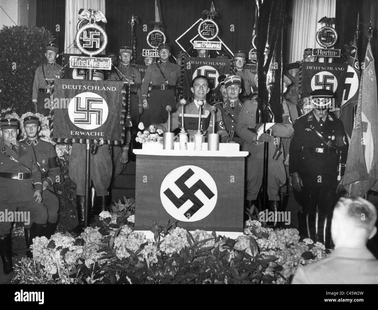 Joseph Goebbels welcomes the Old Guard, 1937 Stock Photo