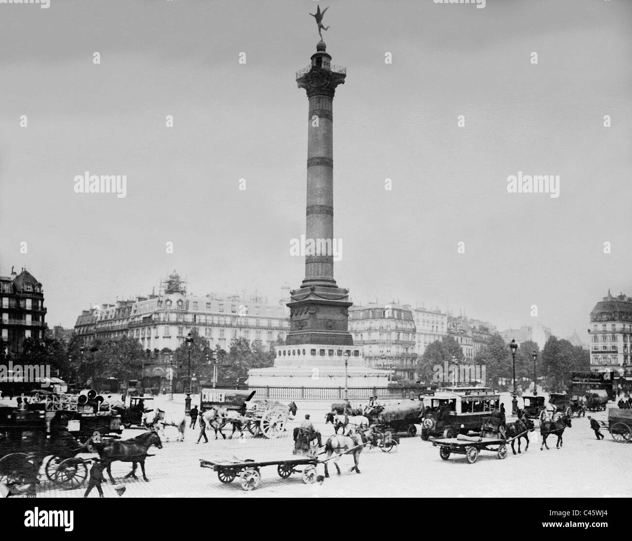 Traffic at the Place de la Bastille in Paris, 1914 Stock Photo