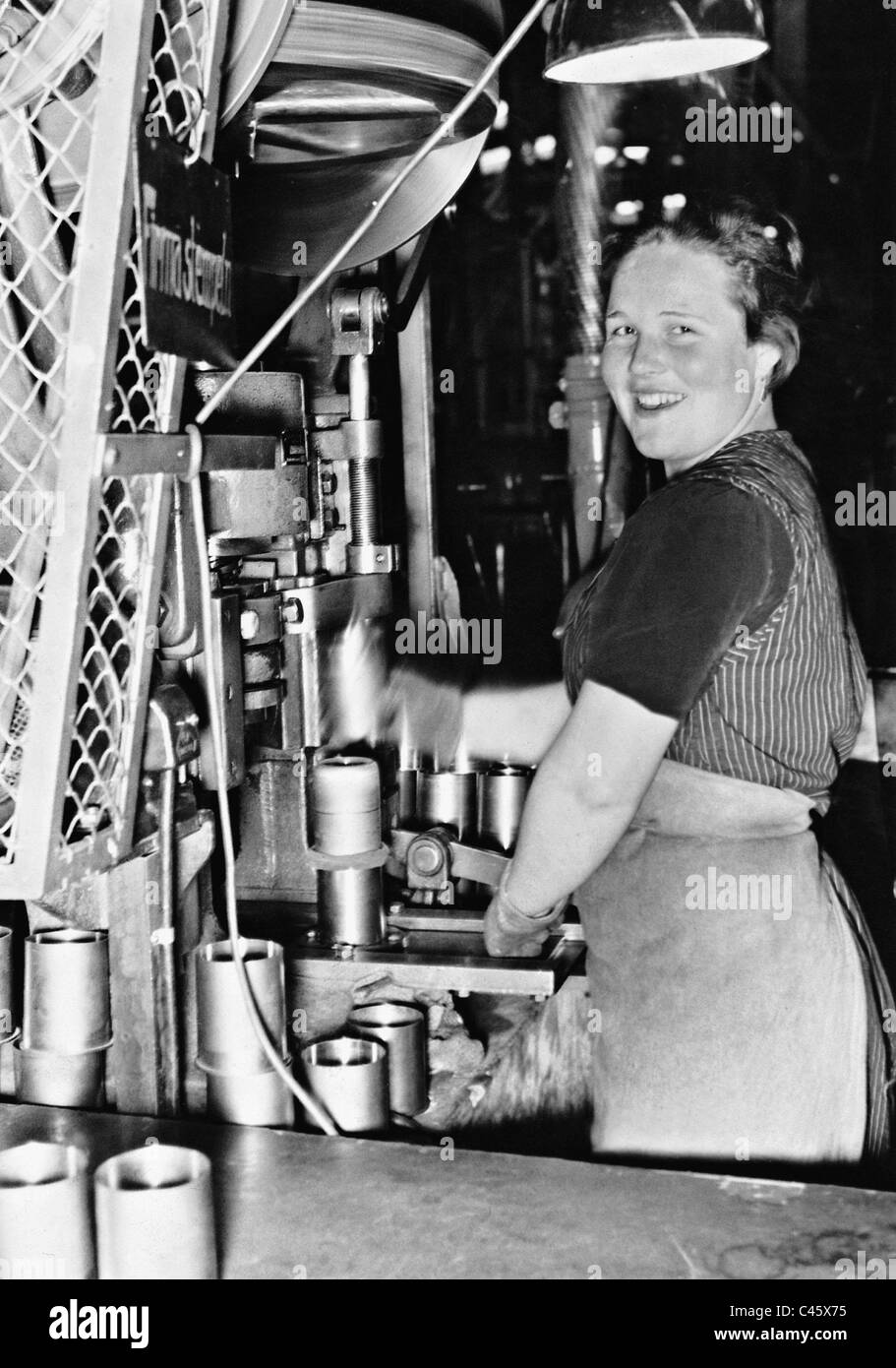A woman in a munitions factory, 1941 Stock Photo