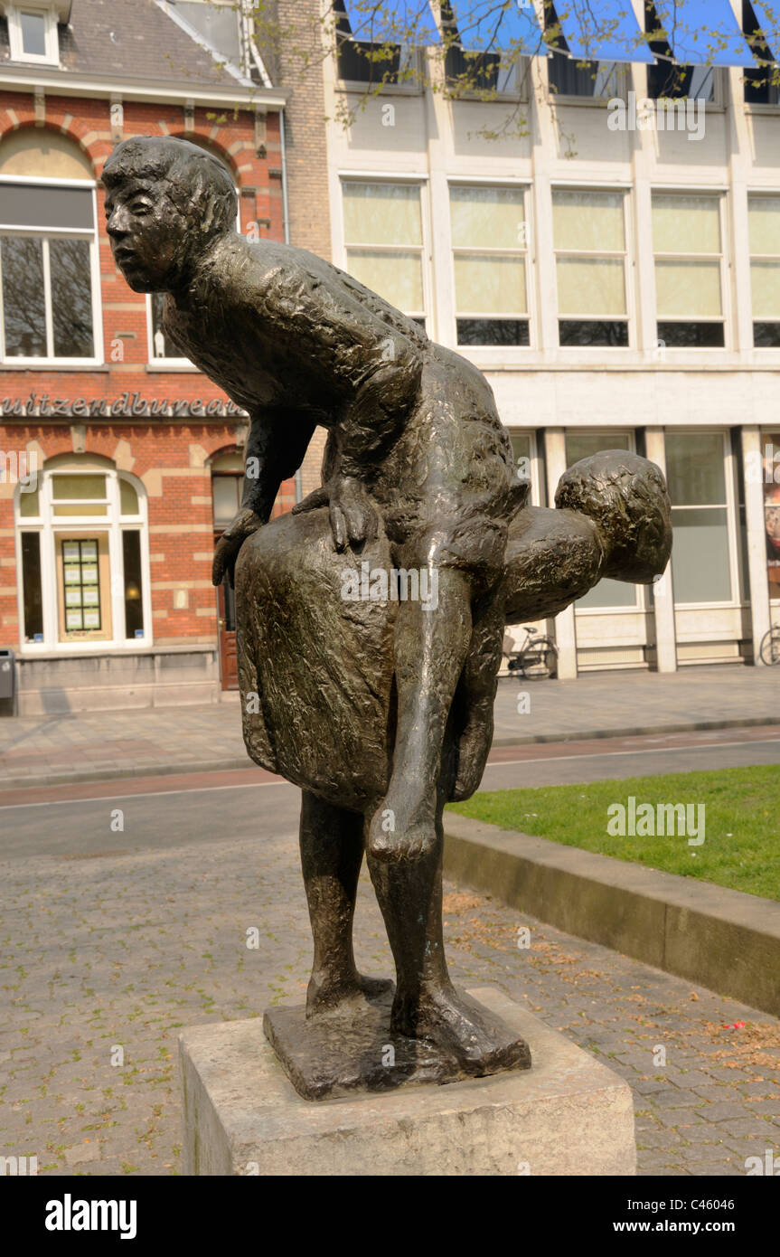 Den Bosch ( 's Hertogenbosch) Netherlands. 'Bokspringende kinderen' / Leapfrogging Children - Bronze statue Stock Photo