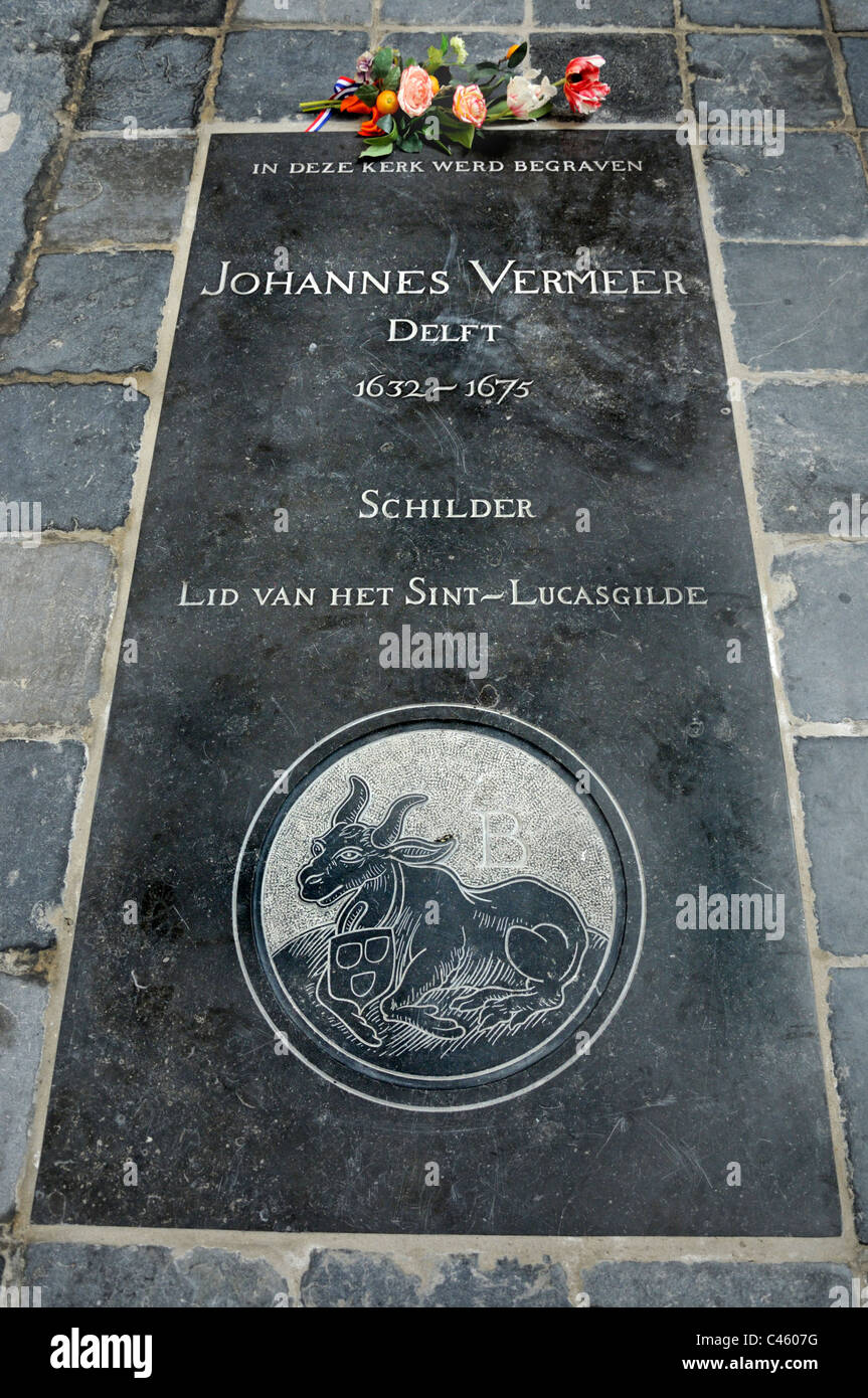 Delft, Netherlands. Oude Kerk ('Old Church' - Gothic) Memorial plaque to Jan Vermeer on floor of church Stock Photo