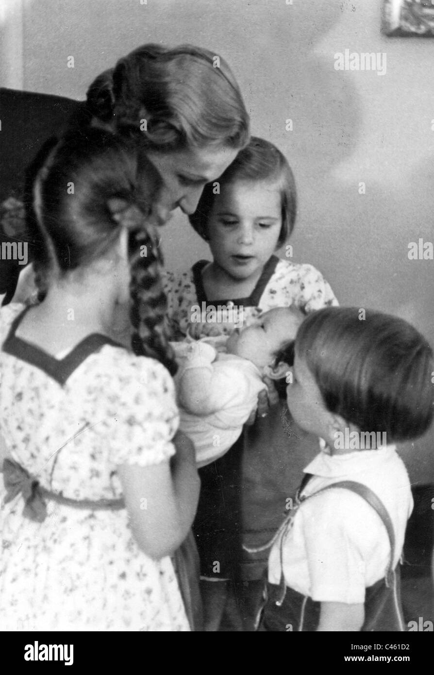 Magda Goebbels with her children Stock Photo