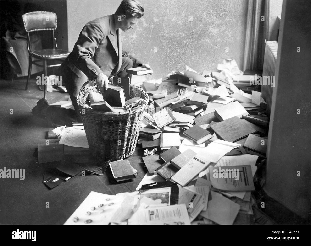 Student while sorting out 'trashy literature', 1933 Stock Photo
