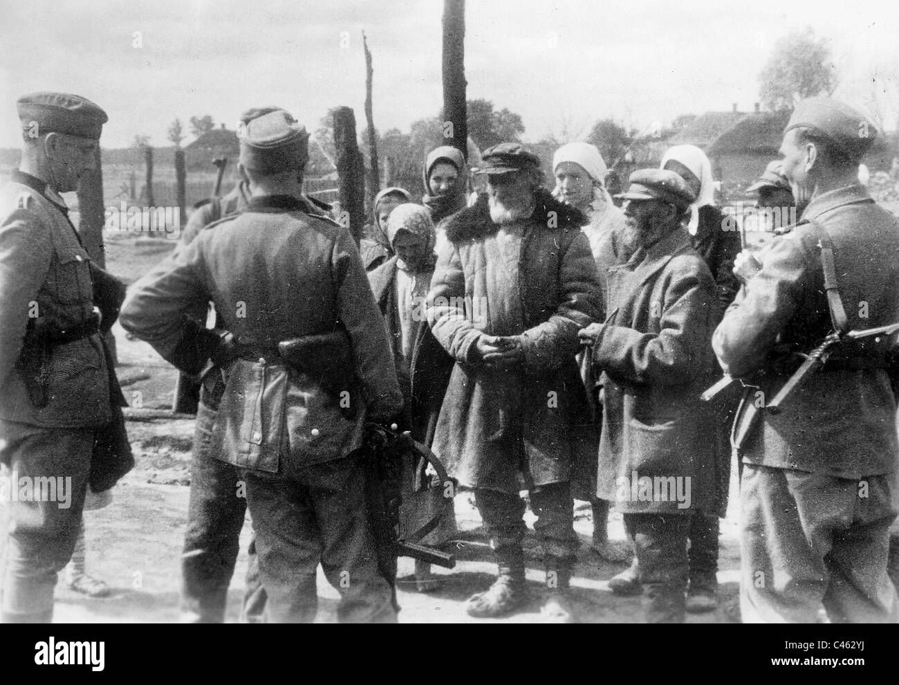 German police interrogate villagers on the Eastern front, 1943 Stock Photo