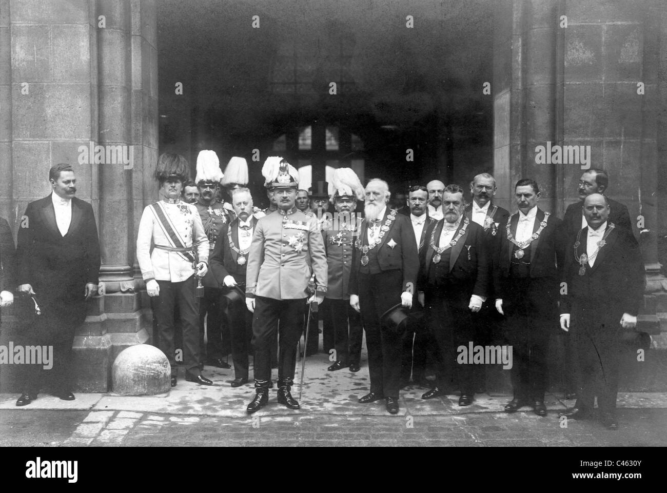 King Friedrich August III of Saxony in front of the city hall in Vienna, 1910 Stock Photo