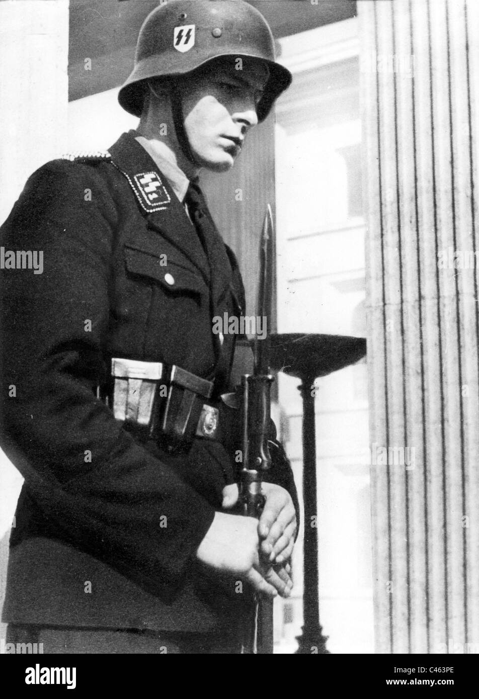 Honor guard of the SS at one of the Temples of Honor on Koenigsplatz Stock Photo