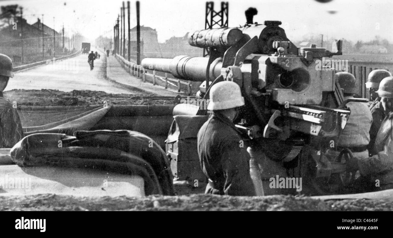 German anti-aircraft on the Oder front, 1945 Stock Photo