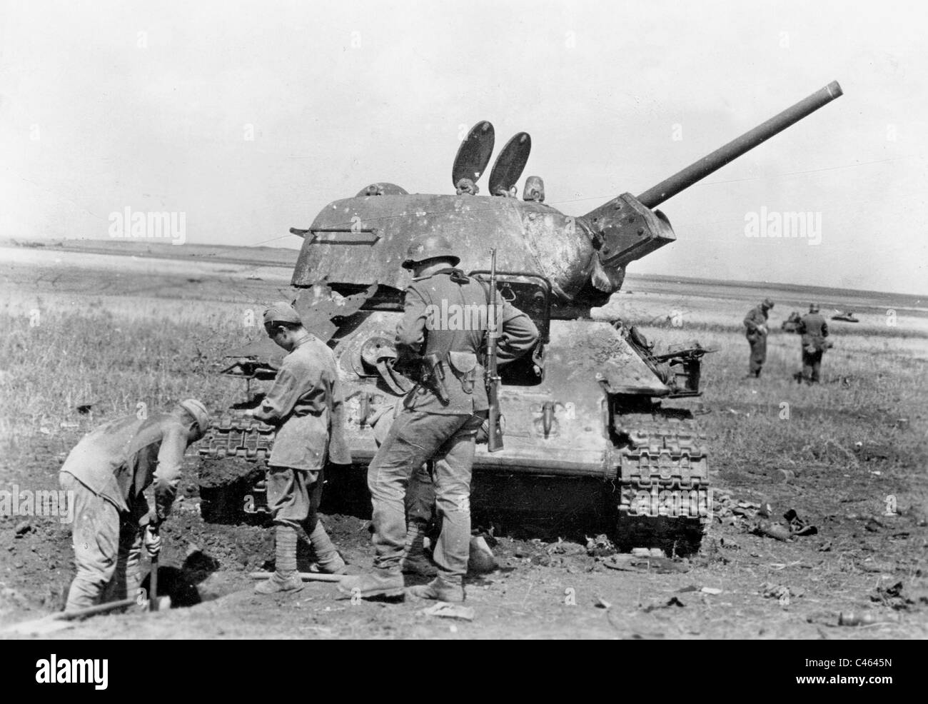 Shot Russian T 34 tank, 1943 Stock Photo