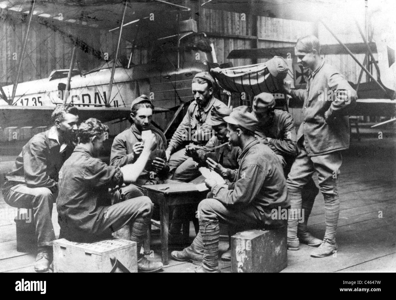 Soldiers playing cards hires stock photography and images Alamy