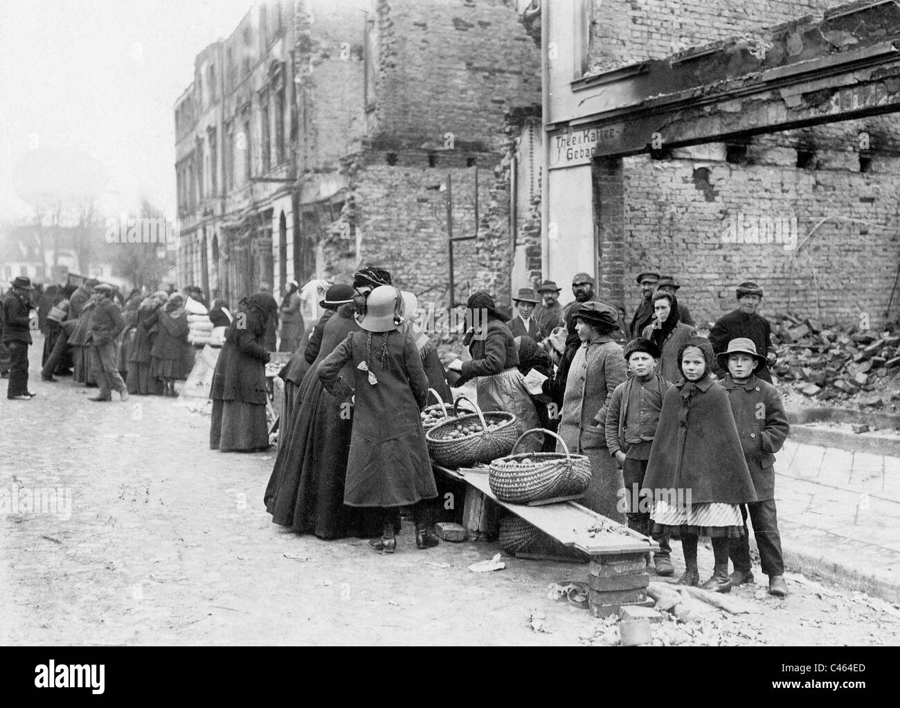 Market day in damaged Ortelsburg, 1914 Stock Photo