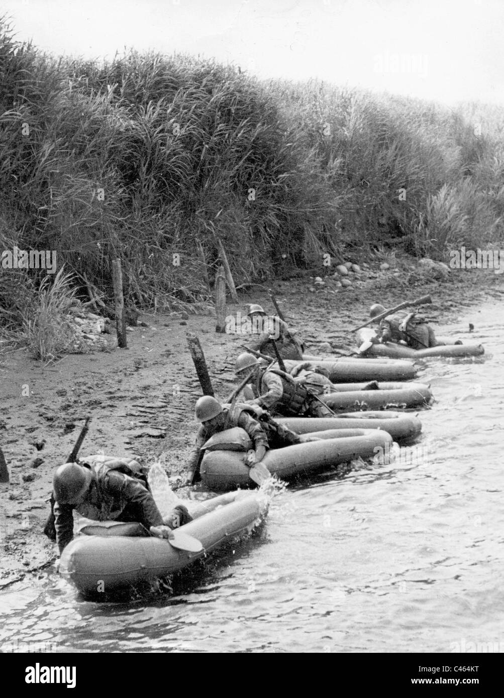 Japanese soldiers fighting at Malay, 1942 Stock Photo - Alamy