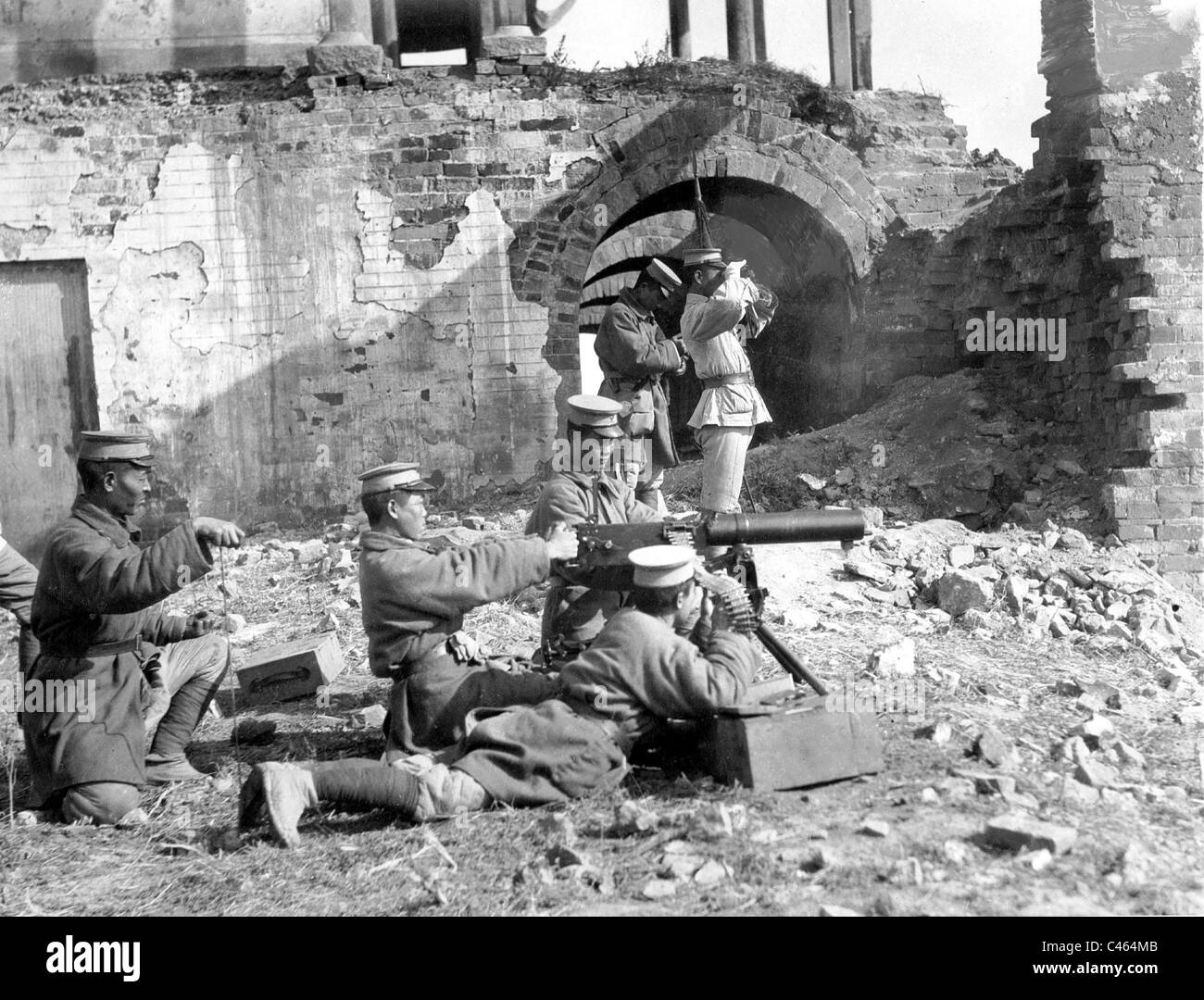 Chinese soldiers fighting with the Japanese in Shanghai, 1932 Stock Photo