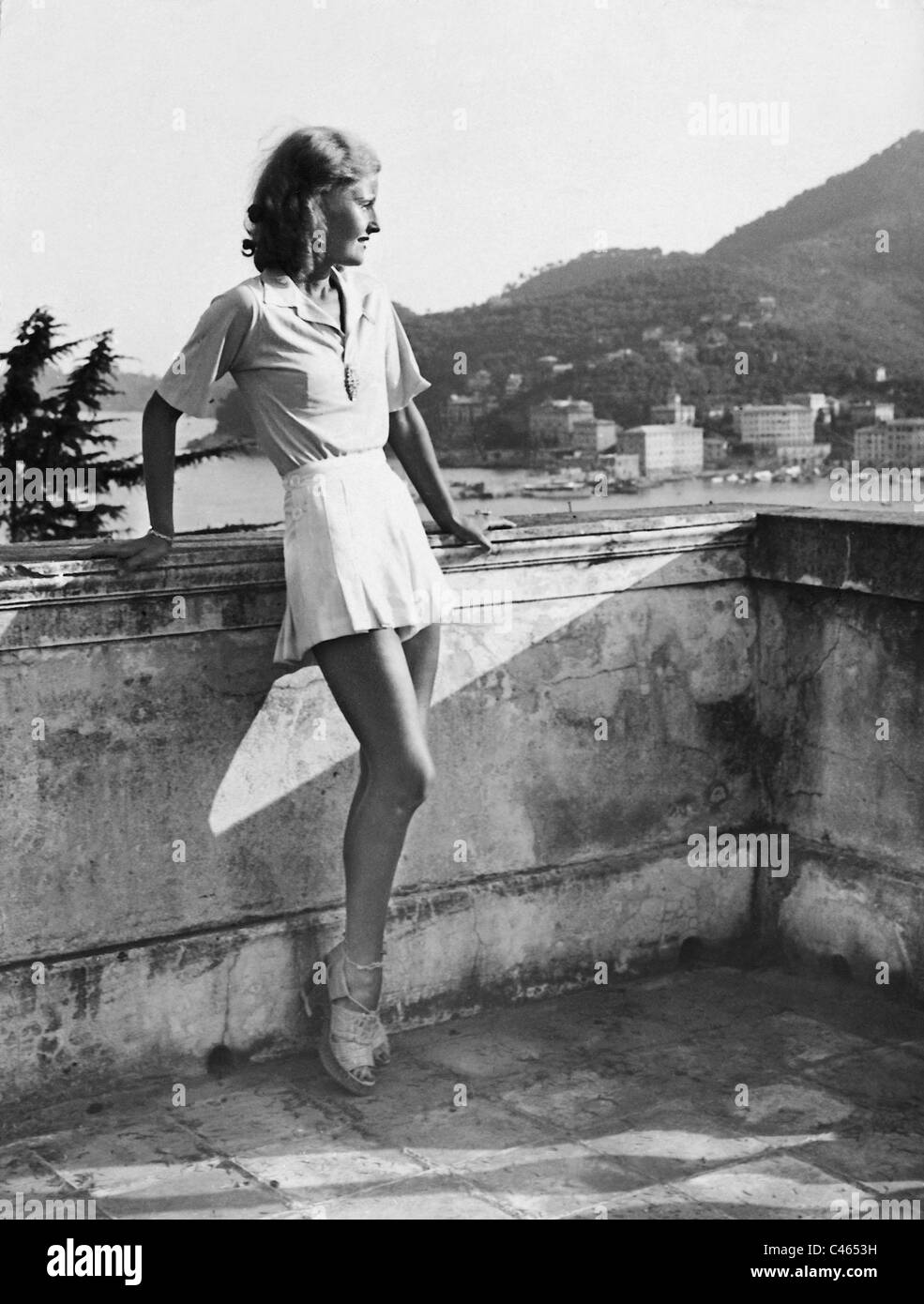 Lilian Harvey at the Mediterranean Sea, 1938 Stock Photo
